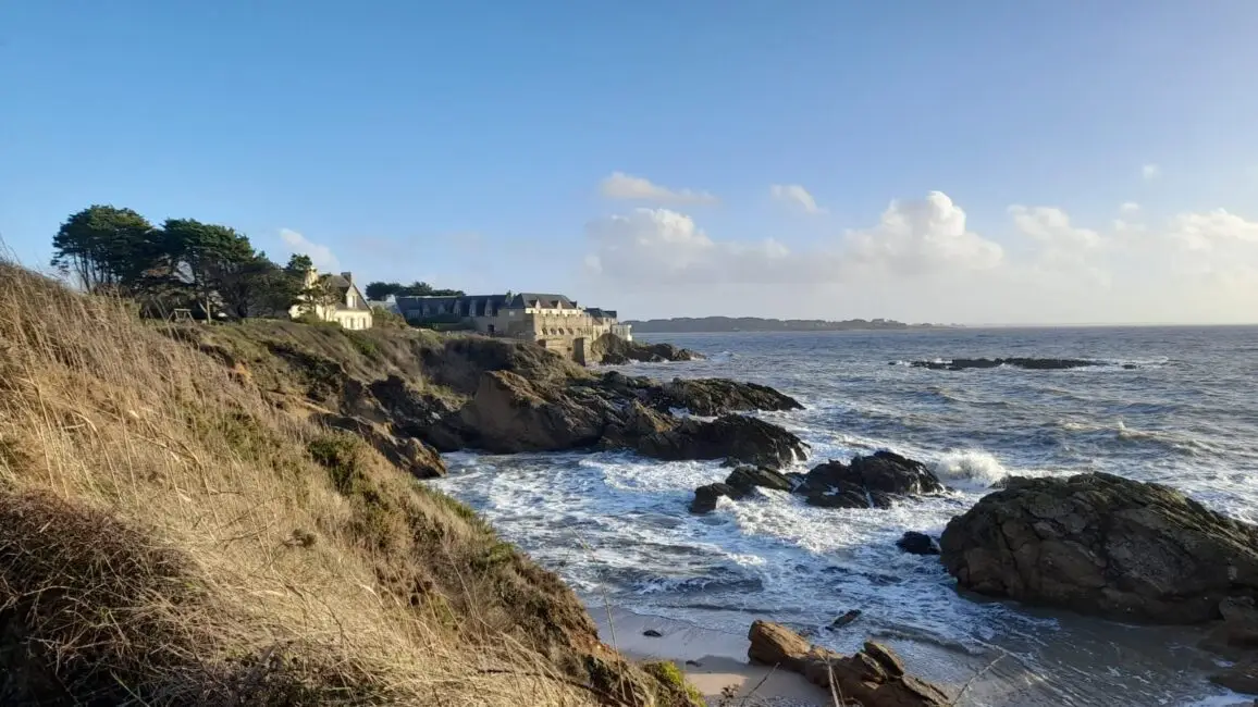 hotel sur la côté bretonne au bord de l'océan