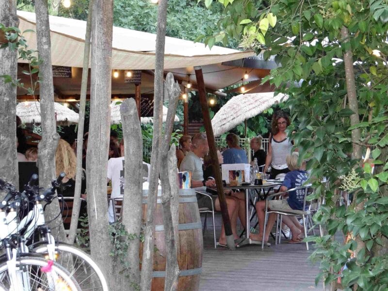 restaurant dans un hôtel de plein air